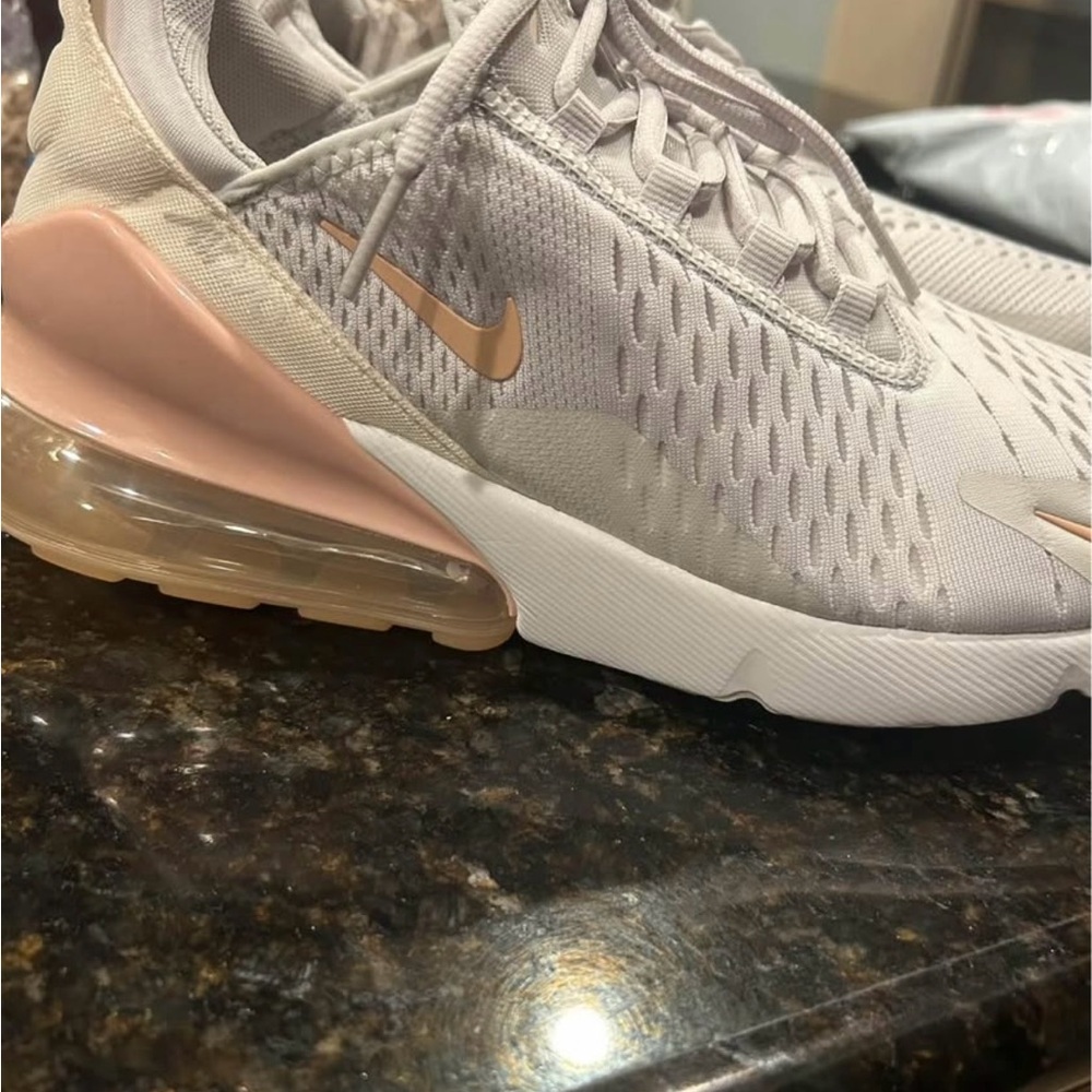Nike Women's Sneakers in Pink and Cream